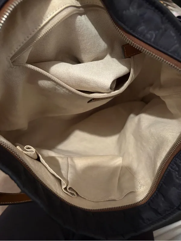 Gucci Gg Crossbody Tote Bag in Navy with Tan Strap - Image 9