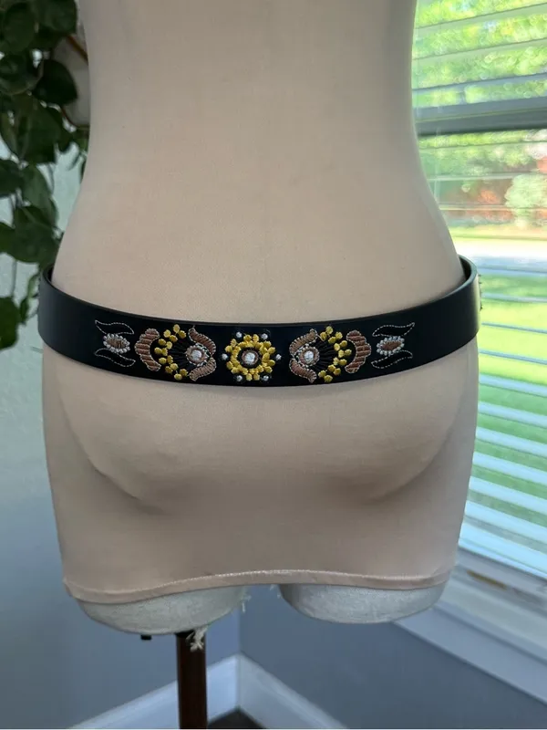 NWT Lucky Brand Sequin Beaded Floral Leather Belt Size Medium - Image 4
