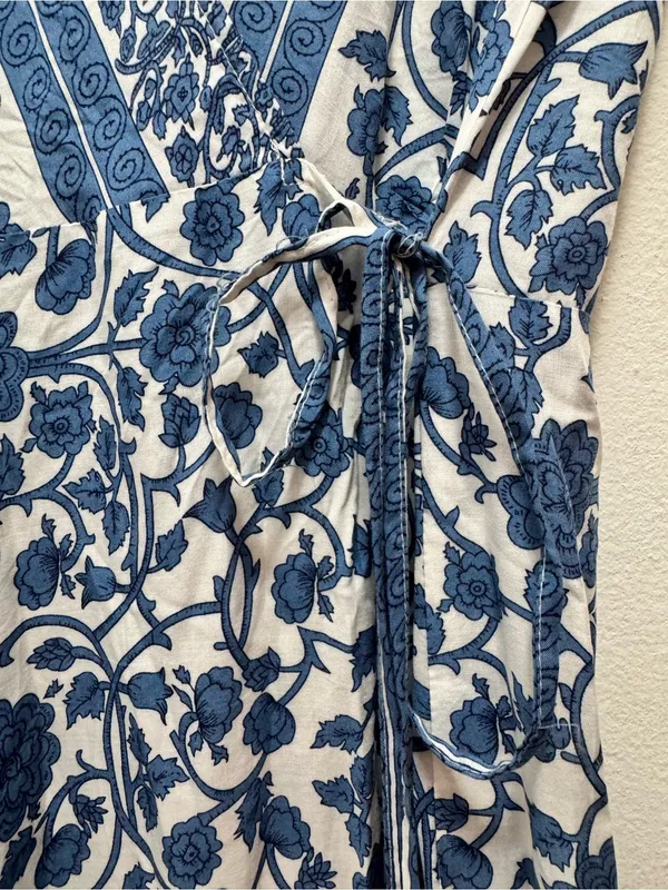 Lulu’s French Doors Ivory and Blue Floral Print Wrap Maxi Dress Small - Image 9