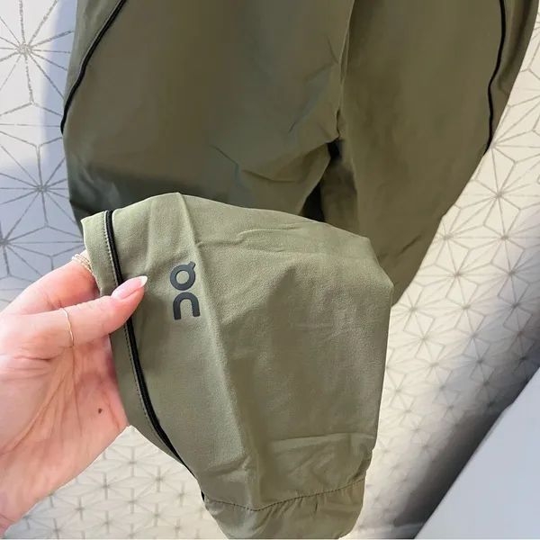 On Cloud Active Pant Green - Image 8