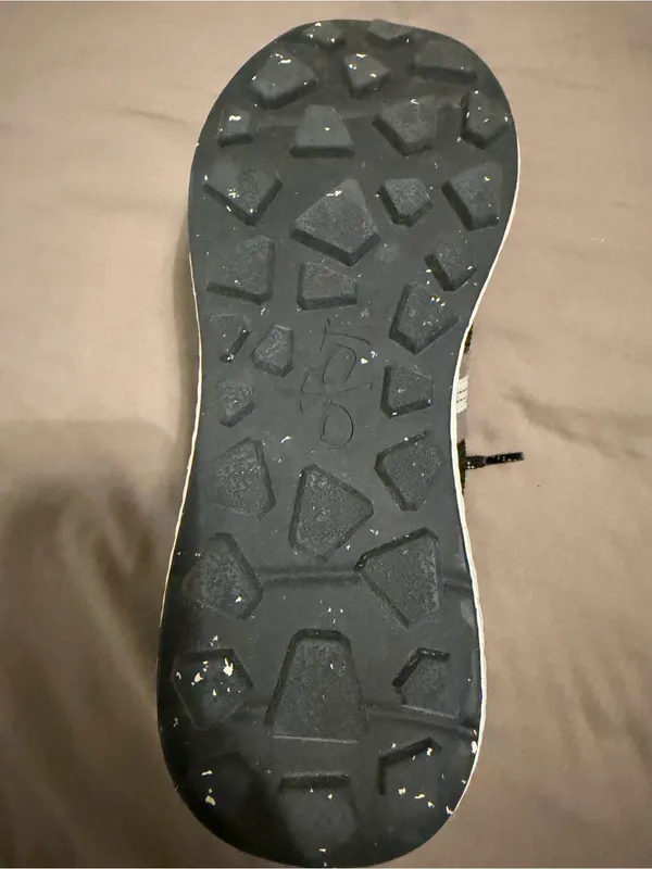 Women’s Black Knit OTBT Sneakers with Gray Accent. EUC. Barely worn. - Image 7