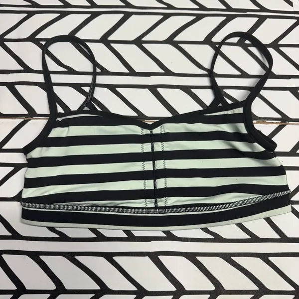 Lululemon Pirouette Bra in Sea Stripe Mint Moment Black size 6 - Image 3