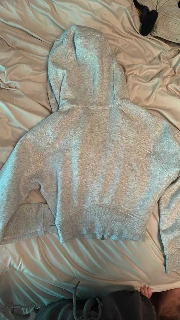 Cropped Lululemon Zip-Up - Image 3