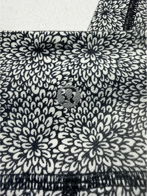 Lululemon Women's Size 4 Black and White Floral Leggings - Image 6