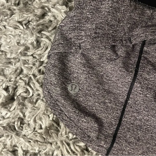 Lululemon grey speed up 2.5” shorts size 4 - Image 3