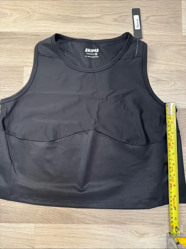 SKIMS Black Women's Athletic Tank Top - Racerback Performance Tee - Image 8