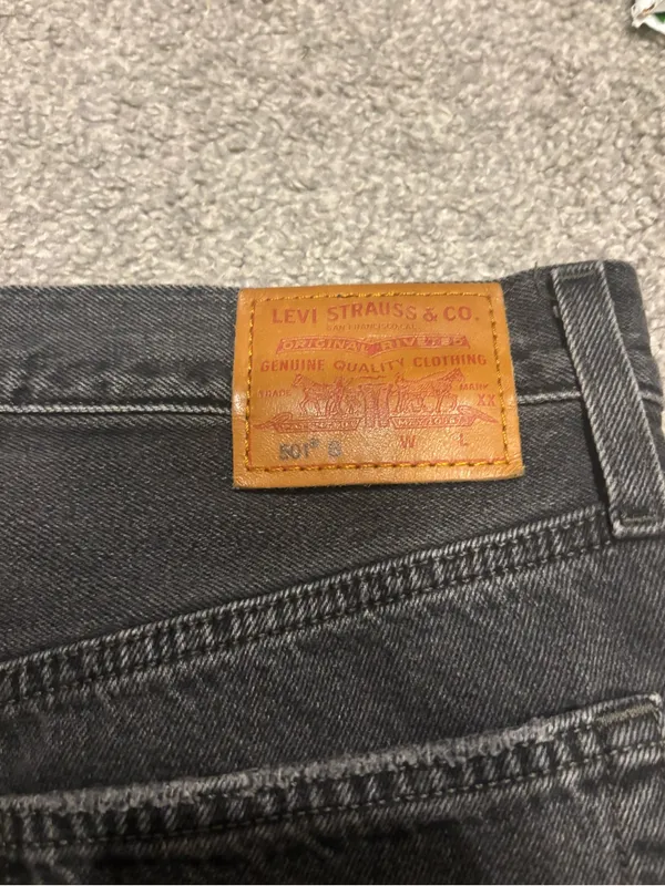 Levi’s 501® Skinny Fit High Waisted Ripped Jeans in Black - W25 L28 - Image 5