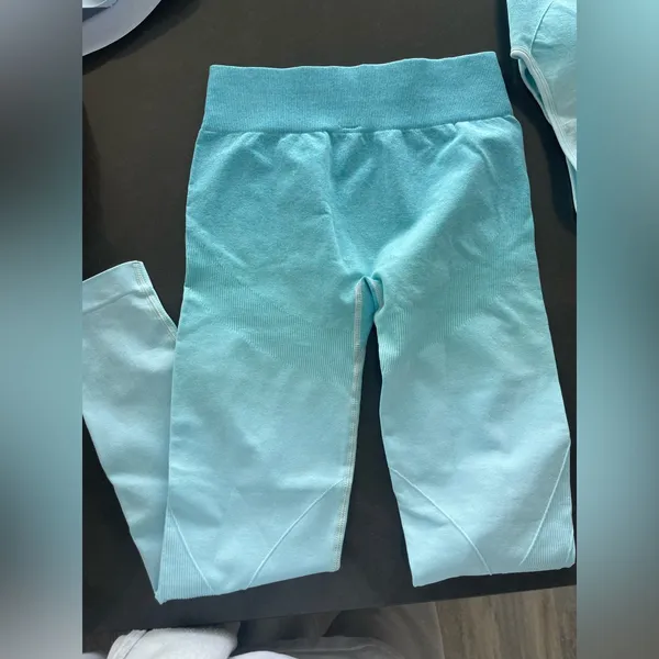 Nwot Sport Yoga Ombré Padded Set M - Image 7