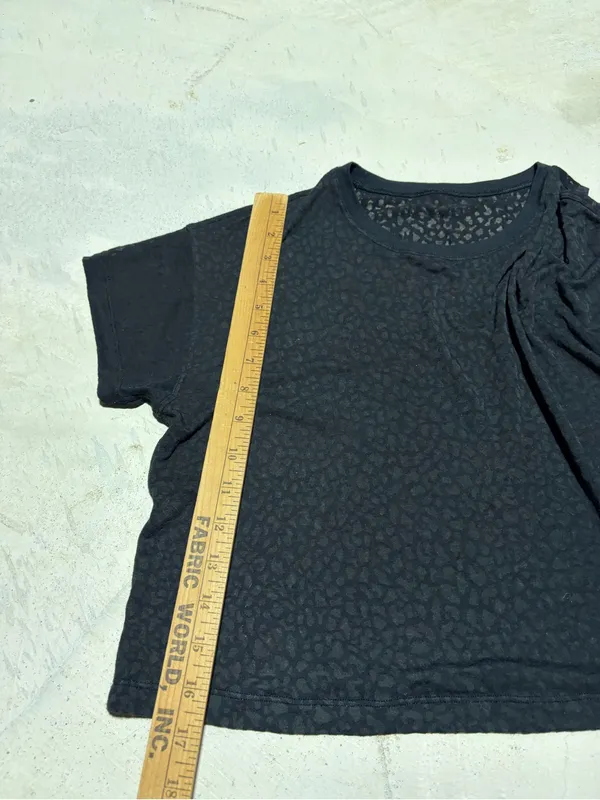 Lululemon Black Women's Short Sleeve cropped Tee - Image 7
