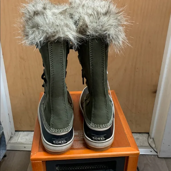 Sorel Black/ Olive Green Suede Winter Mid-Calf Boots. Size-7.5 Arctic Explorer - Image 4