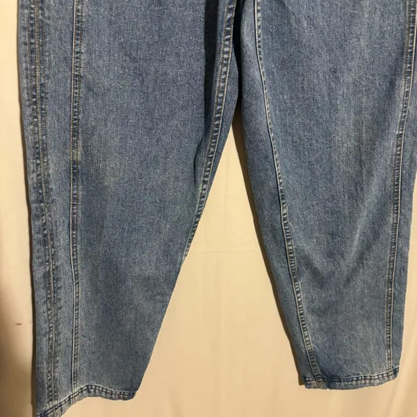Vintage Levis Sport Blue Denim Jeans 28x32 with SJ back pocket logo - Image 3
