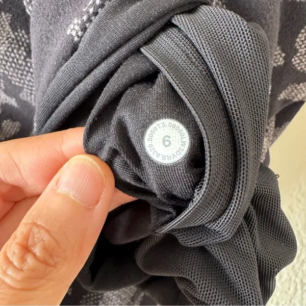 Lululemon Run Briskly 1/2 Zip Long Sleeve Shirt Camo Black Lunar Rock Size 6 - Image 9