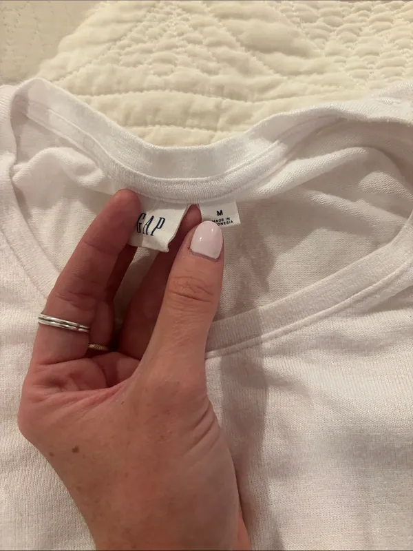 Gap Women’s White Sleeveless Flowy Tank Top - Image 2