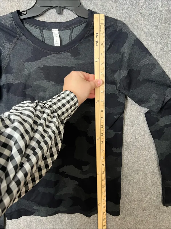 Athleta Womans Small Black‎ & Charcoal Camo Long Sleeve athletic breathable Top - Image 5