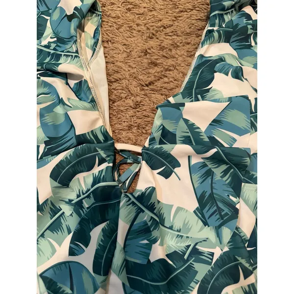 Plunge One Piece‎ Bathing Suit Size 4 - Image 4