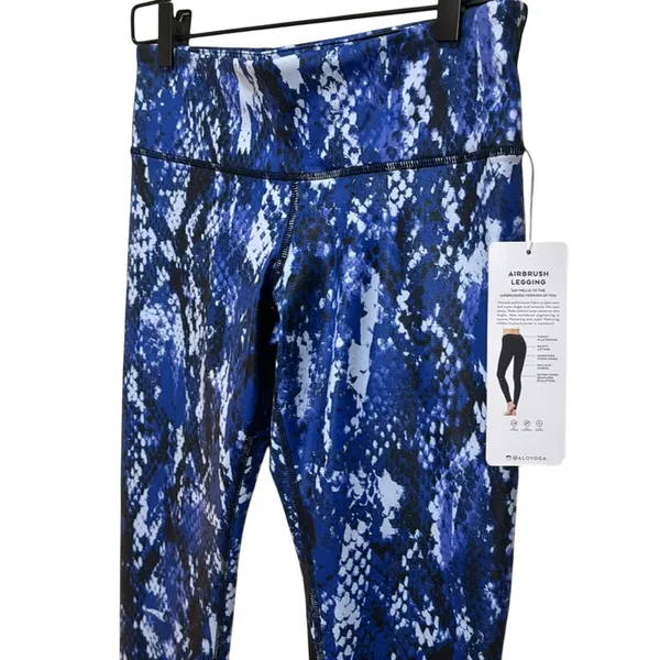 ALO Yoga Airbrush Legging - Blue Python Print Size S NWT - Image 4
