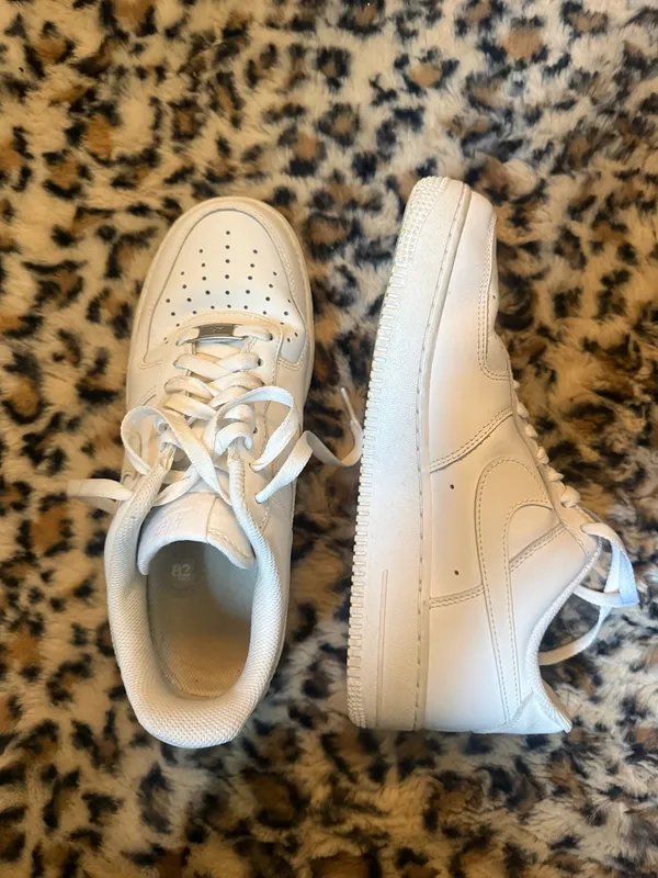 Nike Air Force 1 White - Image 2