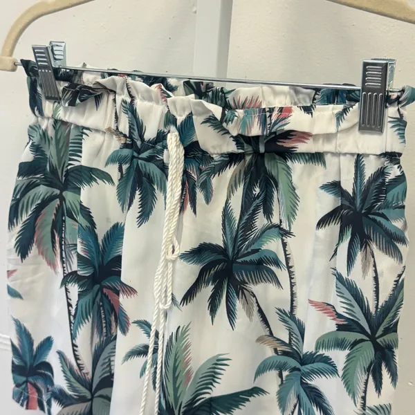 NWT Cupshe Palm Tree Print Shorts White Green Elastic Paperbag Waist‎ Tassel Sm - Image 3