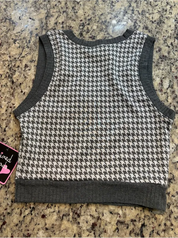 Mixed Threads Houndstooth V-Neck Crop Sweater Vest - Gray/White - Image 4