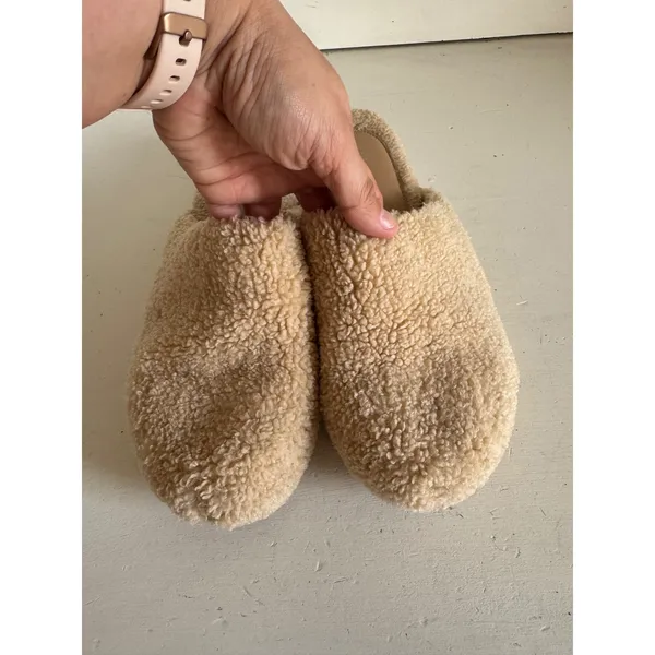 Free People beige fuzzy mules size‎ 8 - Image 3