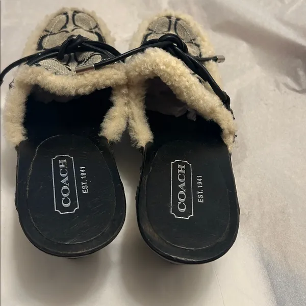 Coach Women's Black and Cream Fuzzy Slippers - Image 3