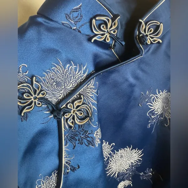 Vtg Cheongsam Dress Blue Floral Mandarin Collar Midi Length Frog Closure - Image 5