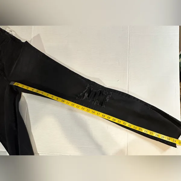 Forever 21 Distressed Knee High Rise Skinny Jeans Black Size 28‎ NWT - Image 5