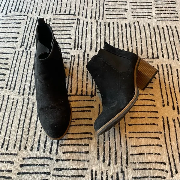 White Mountain Black Suede Block Heel Ankle Boots Booties Size 10 - Image 2