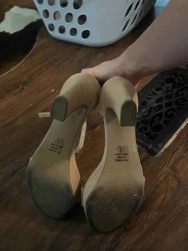 Tan chunky ladies heels - Image 3