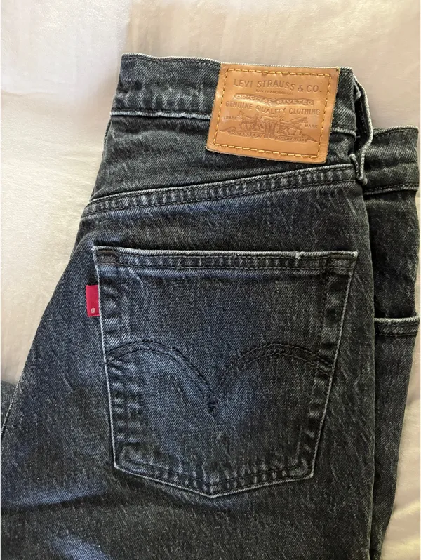 Levi’s Ribcage Straight Ankle Jeans - Image 4