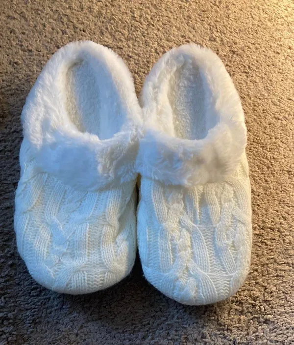 White Slippers Size 9.5 - Image 3