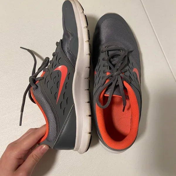 Women's Nike gray & coral sneakers‎ — size 9.5 - Image 2