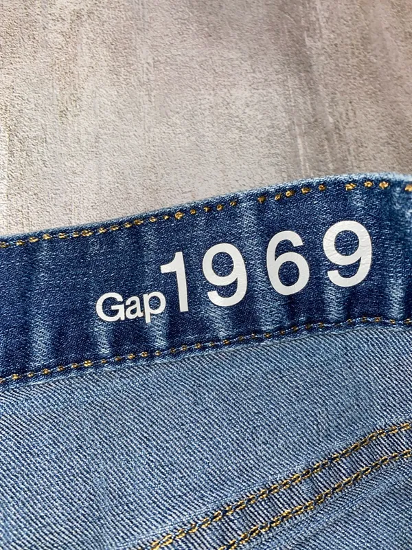 Gap 1969 Women's Blue Denim Jean Shorts with Frayed Hem Side Zippers Size 10 - Image 3