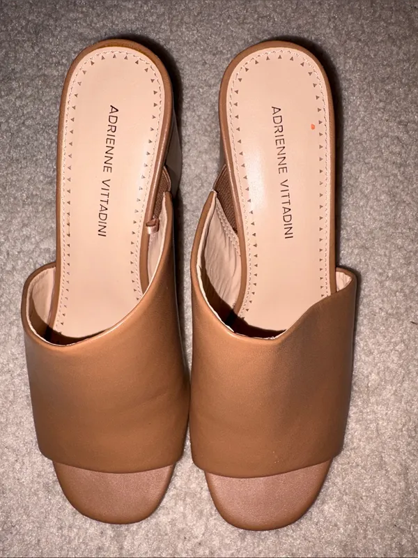 Adrienne Vittadini Albi Mule - Image 2