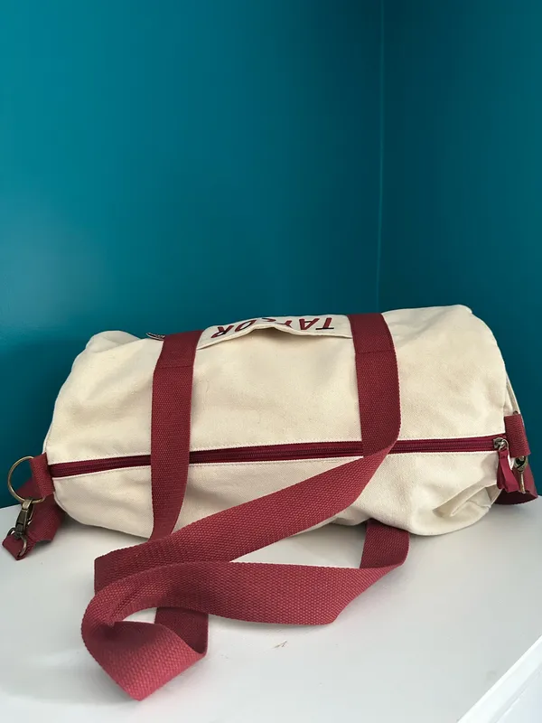 Taylor Swift duffel - Image 5