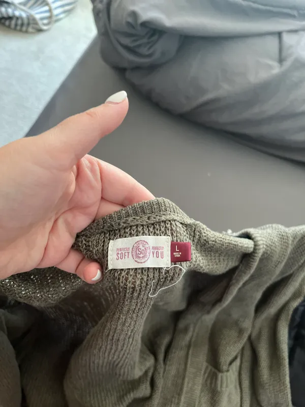 SO Sweater - Image 4