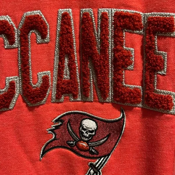 NFL Team Apparel Buccaneers Super Soft Top Size Large NWT - Image 2
