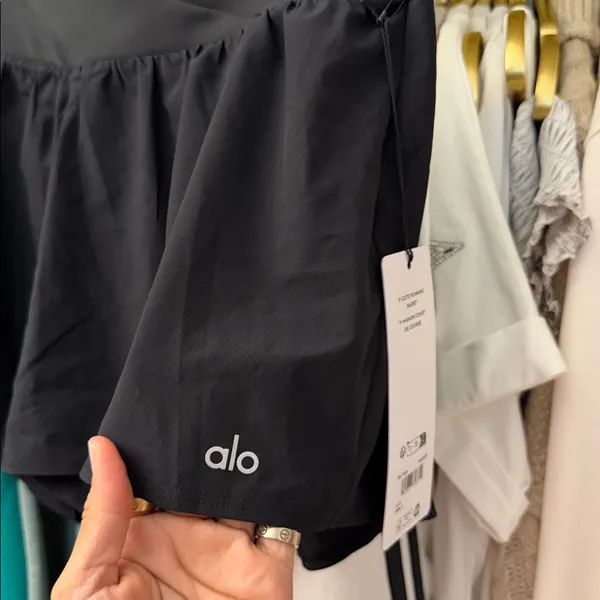 Alo yoga V-Cute Running Short black - Image 9