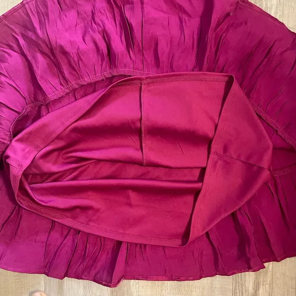 Heart & Heels fuchsia shocked mini dress with a sweetheart neckline size medium - Image 4