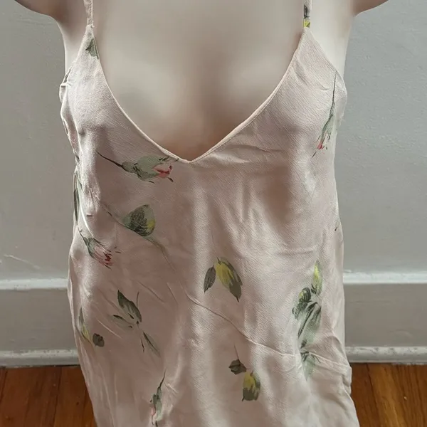 Obey beige floral Y2K spaghetti straps slip dress, size M criss cross back boho - Image 3