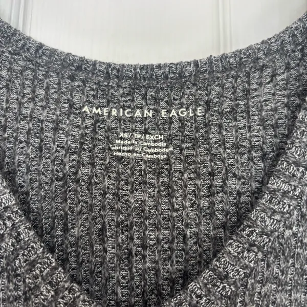 American Eagle V-Neck Crop Tank Top - Image 3