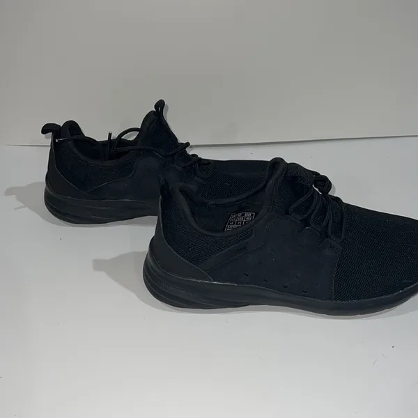 Gears all black sneakers Size 7.5 - Image 4