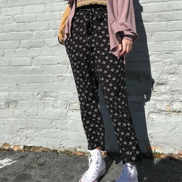 American Eagle Black Paperbag Elastic Waist Floral Women's Pants‎ - Image 5