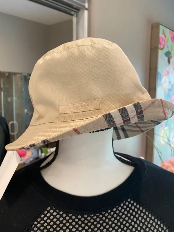 Burberry Reversible Bucket Hat - Image 4