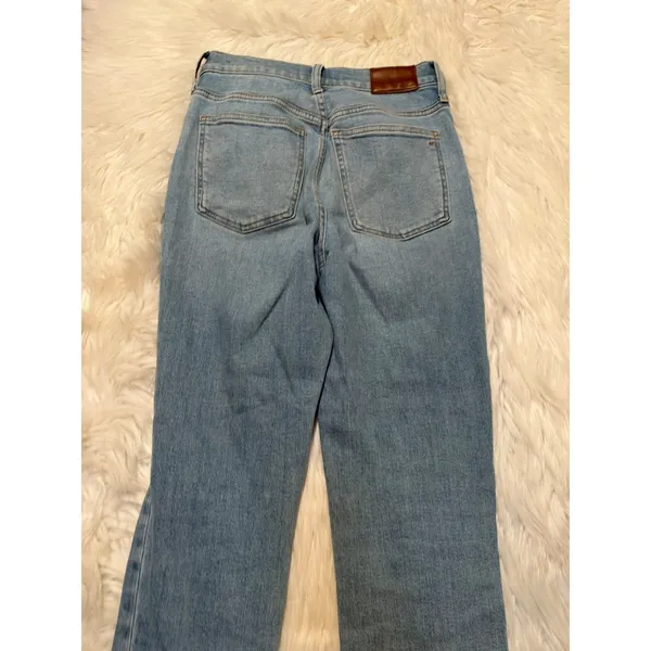 Madewell Women's Sz 26 Petite The Perfect Vintage Jean Light Wash Distressed Raw - Image 6
