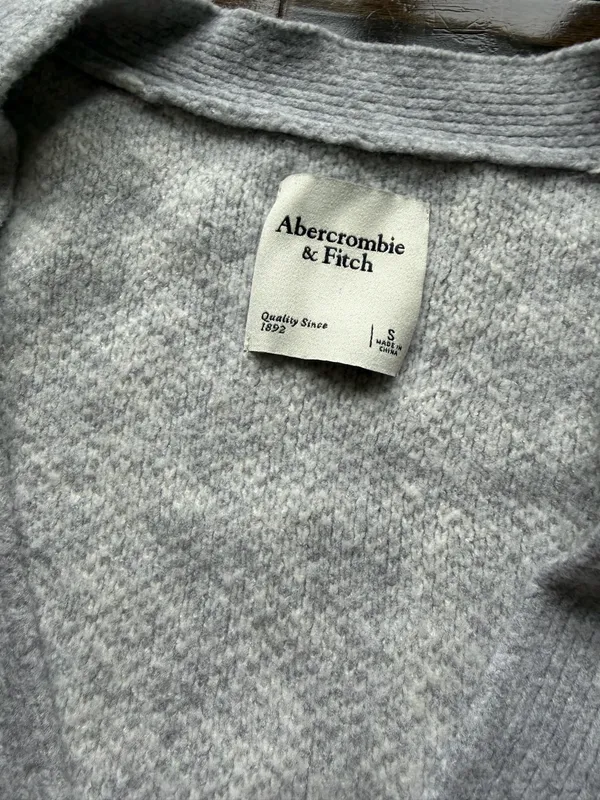Abercrombie & Fitch Light Gray and White Houndstooth Vneck Cardigan - Image 4