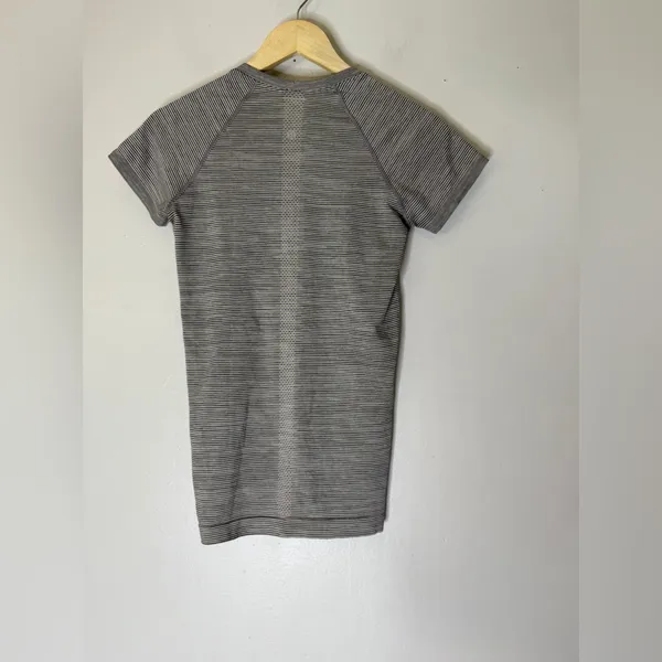 Lululemon Gray‎ White Stripe Short Sleeve Swiftly T-shirts Size 6 - Image 2