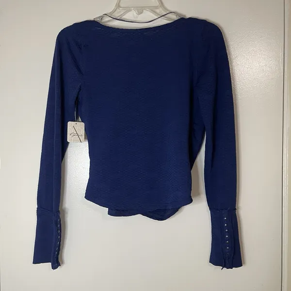 NEW! Free People side cinch long sleeve vneck top in blue size small $98 - Image 6