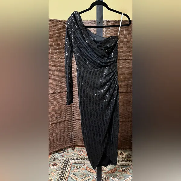NEW Lulus Elegant Occasion Black Sequin One-Shoulder Midi Dress – Size Small - Image 3