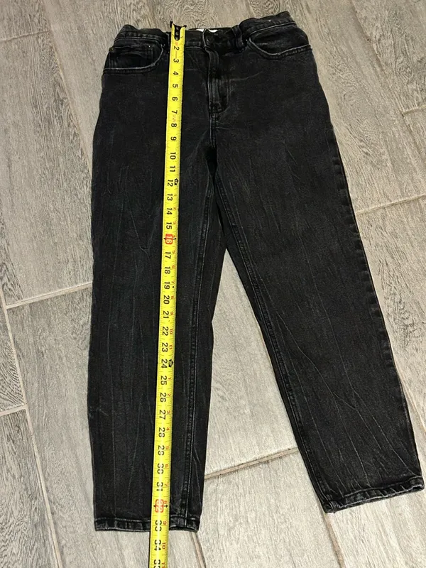 Abercrombie & Fitch Black The mom high rise jeans -size 26/2 - Image 4